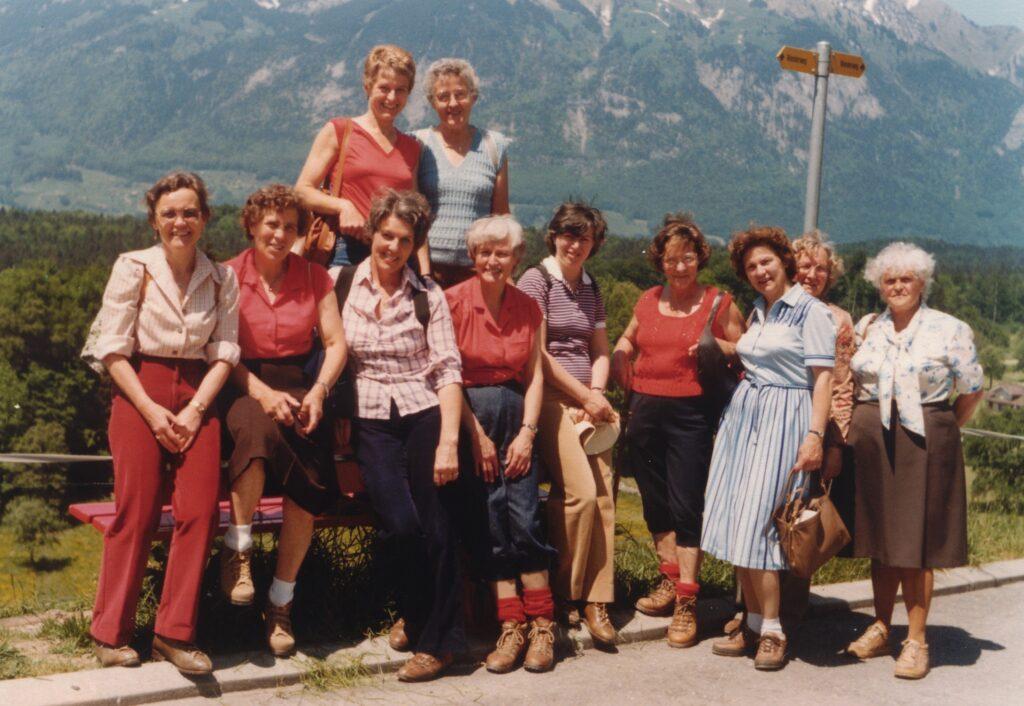 1982_frauen_frühjahrswanderung st niklausen_2